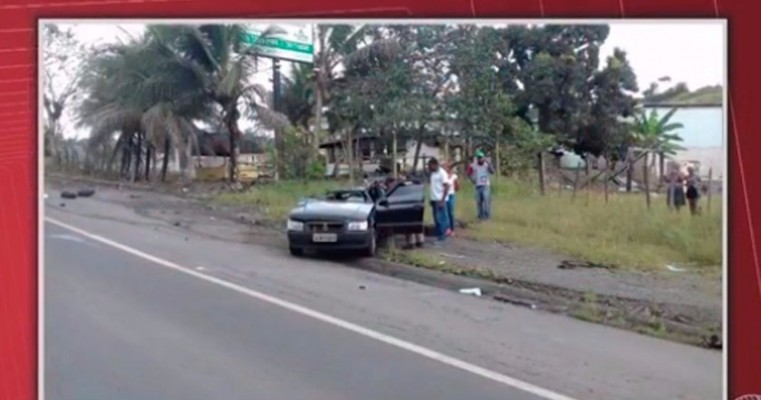 Mulher morre e outras duas pessoas ficam feridas em acidente entre carro e ônibus no sul da Bahia