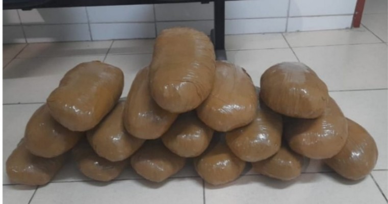 Políciais da 2°CIPM prende indivíduo com 17 Kg de maconha na BR-116, no Murici em Cabrobó no sertão de PE