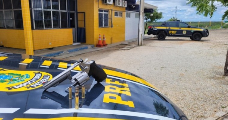 PRF prende indivíduo por porte ilegal de arma de fogo em Belém do São Francisco no Sertão de PE