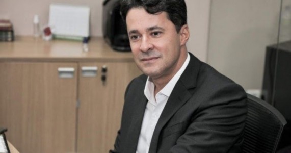Anderson Ferreira diz que pesquisa eleitoral boa é a que se sente nas ruas, com 'o povo te abraçando entusiasmado'