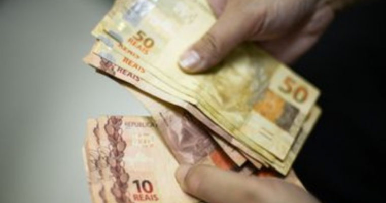 Governo estima salário mínimo de R$ 1.310 em 2023- Blog do Francisco Brito 