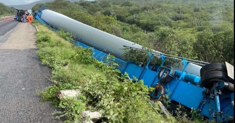 Polícia Rodoviária Federal vai interditar trecho da BR-116 em Salgueiro-PE, para destombar pá eólica