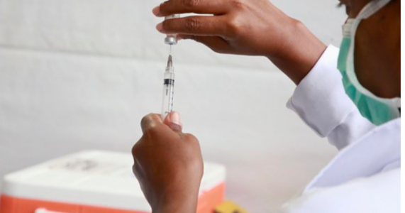 SALGUEIRO APLICA 4ª DOSE DA VACINA CONTRA COVID EM ADULTOS ACIMA DE 40 ANOS