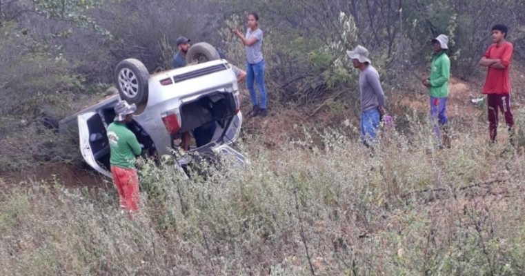 Acidente envolvendo carro é registrado na zona rural de Lagoa Grande no Sertão de PE 