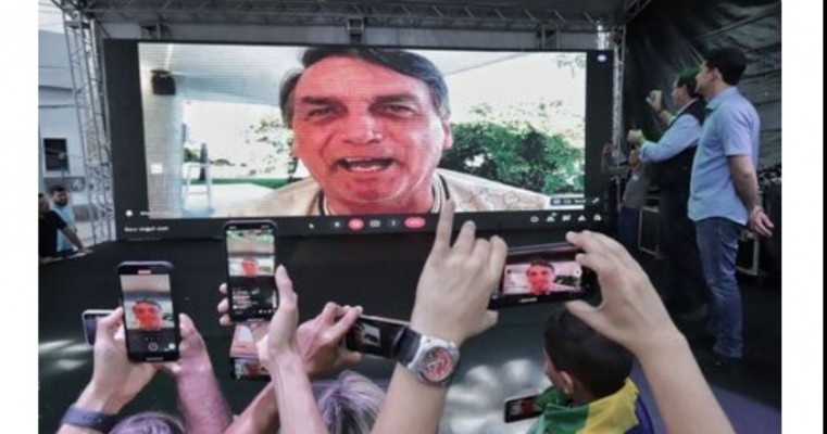 Bolsonaro é estrela de ato político de Anderson Ferreira no Recife