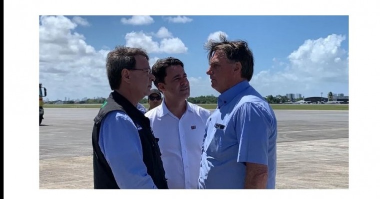 Bolsonaro aterrissa no Recife e é recebido por Anderson Ferreira e Gilson Machado