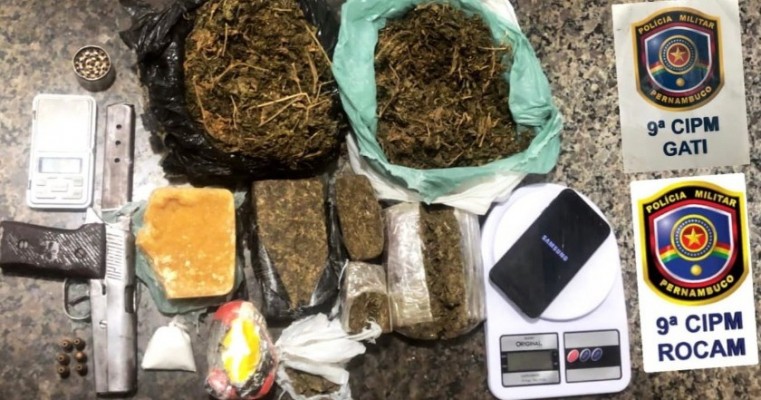 Operação polícial prendem traficante com crak, cocaína, maconha, arma e munições em Araripina no Sertão de PE