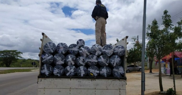 Polícia Rodoviária Federal apreende mais de 11 mil metros de jeans durante fiscalização na BR-232