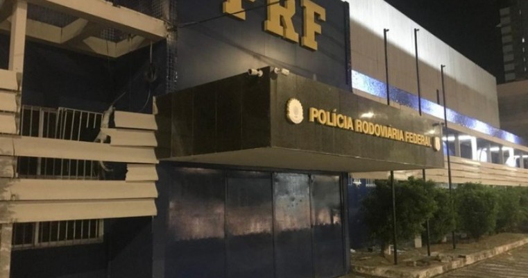 Indivíduo é detido após danificar fachada da Superintencia da PRF em Pernambuco 