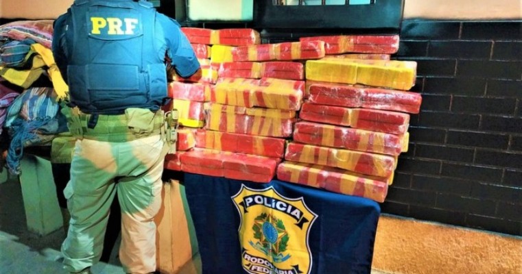 PRF  prende dois traficantes e apreende 201 Kg de maconha e causa prejuízo de R$ 435 mil ao narcotráfico