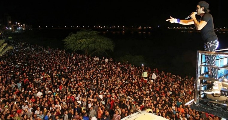 Comemorações dos 122 anos de Petrolina começam com grandes shows e multidão de 35 mil pessoas na Orla II