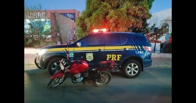 PRF detém homem com moto adulterada na BR 116, em Salgueiro