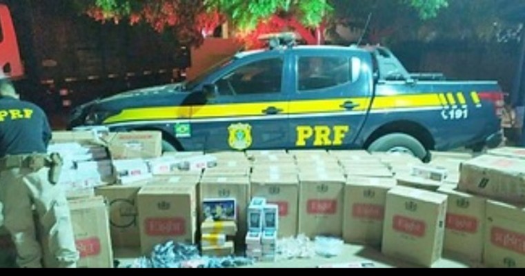 PRF apreende carga de 35 mil maços de cigarro paraguaio e eletrônicos em Juazeiro