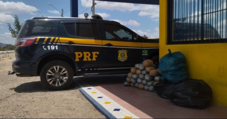 Polícia Rodoviária Federal apreende mais de 100 kg de maconha em Sertânia no Sertão de PE 