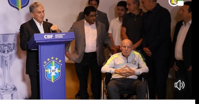 Tetracampeão mundial recebe homenagem no museu da CBF, uma