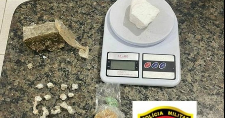 Políciais apreende maconha, cocaína e crack na Vila Sertânia em Araripina no Sertão de PE