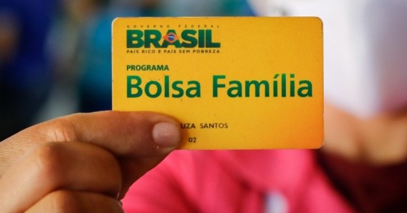 Com solução para Bolsa Família de R$ 600, Lula deve manter teto de gastos