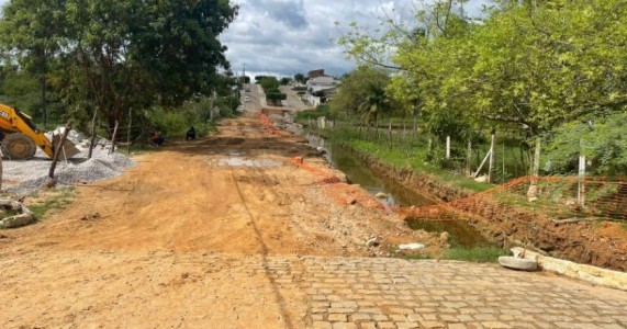 Após ordem de paralisação da prefeitura, construtora demite 21 funcionários e desmobiliza obra de passagem molhada