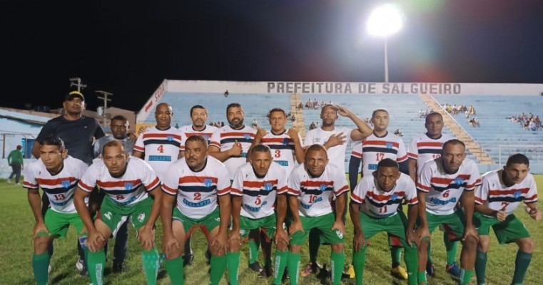 Vídeo: Atalanta do Divino comemorando Campeonato Veterano sem troféu em Salgueiro no Sertão de PE.