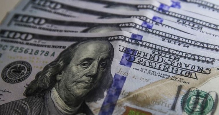 Dólar cai para R$ 5,37 com indicação de altas menores de juros nos EUA