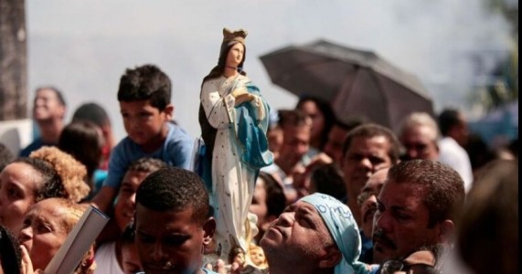 Milhares de fiéis sobem o Morro da Conceição para homenagear a padroeira afetiva do Recife