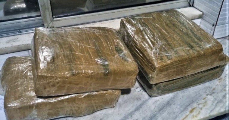 Mulher "Mula do Tráfico" é presa na BA com 22 Kg de maconha a droga tinha destino Caruaru no Agreste de PE