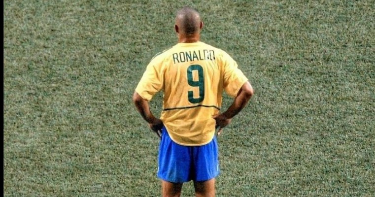 Nem Rivaldo, Ronaldinho, nem Kaká, nem mais ninguém. Ele é o único jogador brasileiro que ganhou duas bolas de ouro