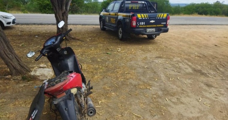 Adolescente de 15 anos é flagrado conduzindo motocicleta com registro de furto em Arcoverde 