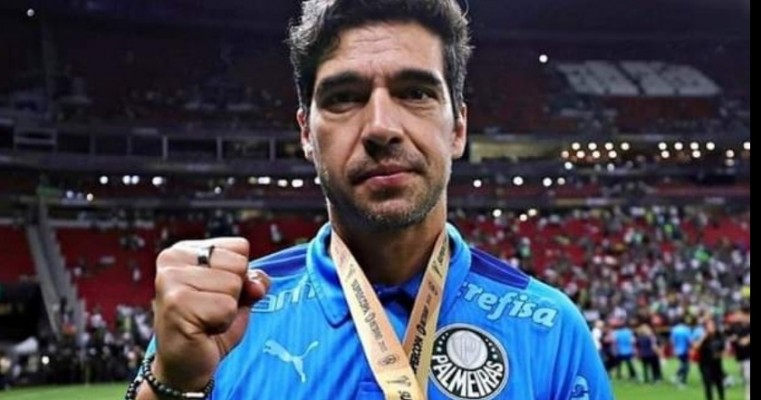 Abel Ferreira é o primeiro treinador da história do futebol brasileiro a conquistas