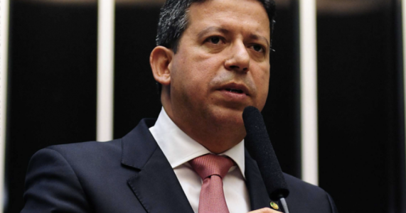 Com votação recorde, Lira é reeleito presidente da Câmara