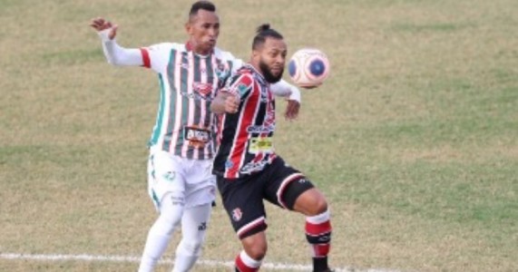 Santa Cruz tenta quebrar jejum de seis anos sem vencer o Salgueiro no Sertão; veja histórico