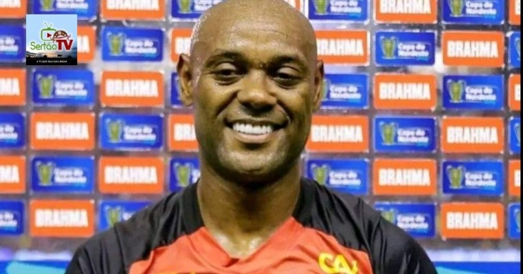 Vagner Love como "incansável", afirmando que o jogador de 38 anos vive em "uma nova juventude".