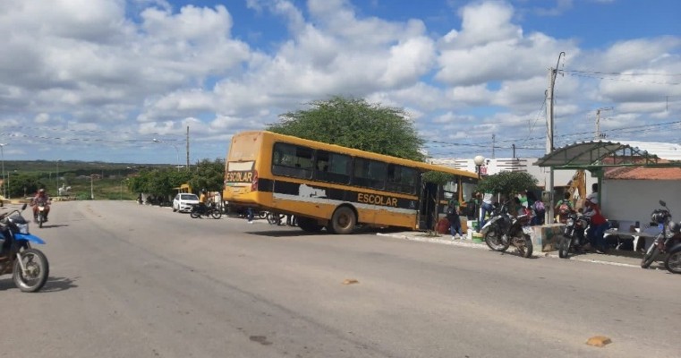 Acidente com ônibus escolar, hoje pela manhã na cidade de Serrita no Sertão de PE