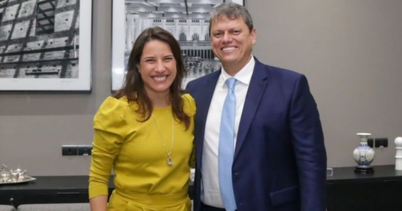 Fora da agenda do governo de SP, Tarcísio tem reunião com Raquel Lyra 
