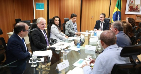 Mendonça vai ao MEC pedir pela obra da Univasf de Salgueiro e pelo auxílio estuantil