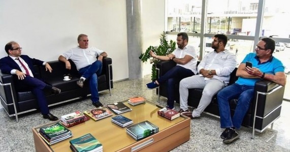 Vereador Emanuel Sampaio e vereadores juntos ao dep. federal Augusto Coutinho reforca apoio à construção do Campus de Salgueiro.