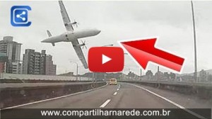 AVIÃO CAINDO EM TAIWAN