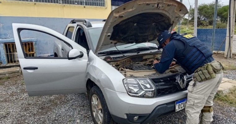 Carro roubado em Salvador-BA é recuperado pela PRF em Serra Talhada no Sertão de PE 