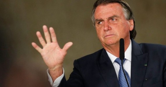 TSE condena Bolsonaro e o declara inelegível por oito anos