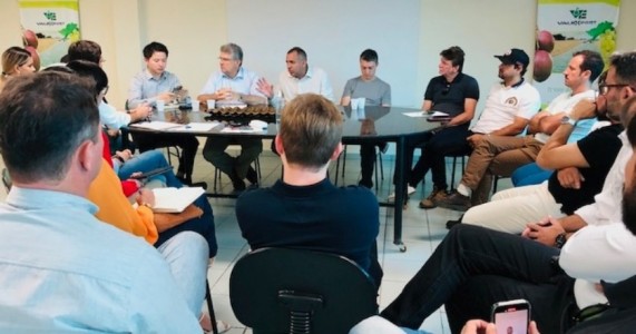 Guilherme Coelho participa de reunião com investidor chinês promovida pelo secretário de Agricultura da Bahia, Wallison Tum