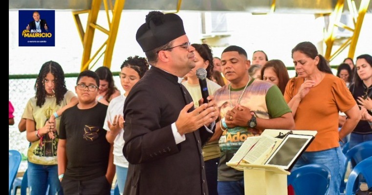 eus é o nosso refúgio e fortaleza, socorro bem presente na angústia.Portanto não temeremos, ainda que a terra se mude