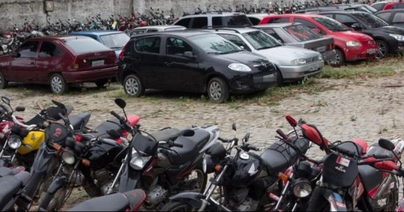 Cerca de 7 mil veículos apreendidos em Pernambuco serão retirados das delegacias e leiloados