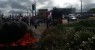 Grupo protesta contra Aécio e Temer e complica trânsito na BR-232