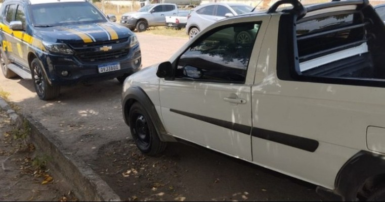 Motorista inabilitado é detido pela PRF com caminhote roubada em Salgueiro no Sertão de PE