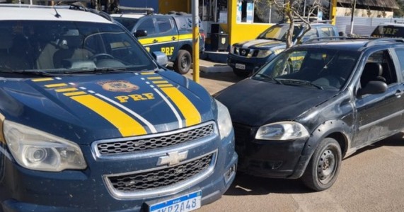 Homem troca casa por carro roubado e é detido pela PRF