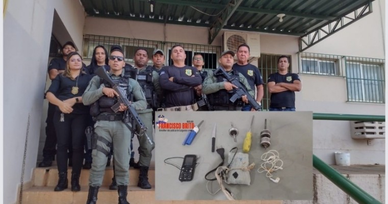 Polícias Militares e Penais apreendem objetos ilícitos durante revista no presídio de Salgueiro
