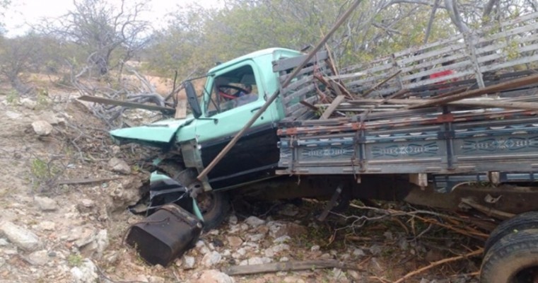 Acidente automobilístico deixa dois homens feridos na BR-316 entre Itacuruba e Belém do São Francisco, PE