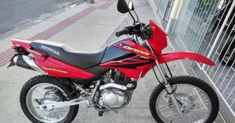 Moto Honda Bros é furtada em frente a residência no bairro São Francisco em Parnamirim