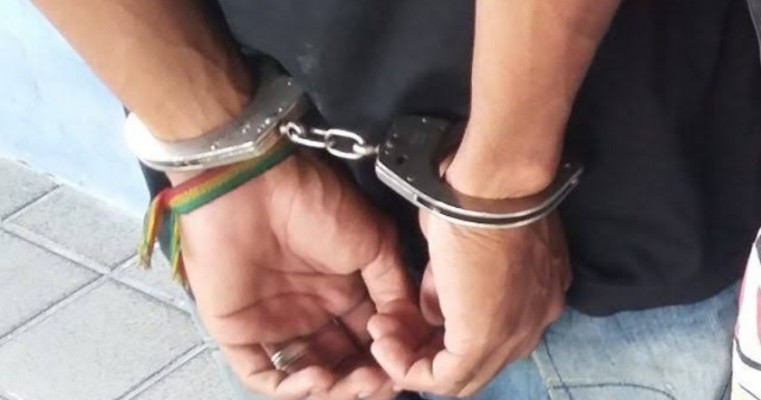 Policiais militares prendem em Cedro o estuprador "Buchado" foragido da Justiça de Serrita.