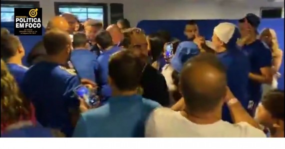 Após Cruzeiro x Palmeiras, Ronaldo é tietado por torcida e Abel Ferreira 